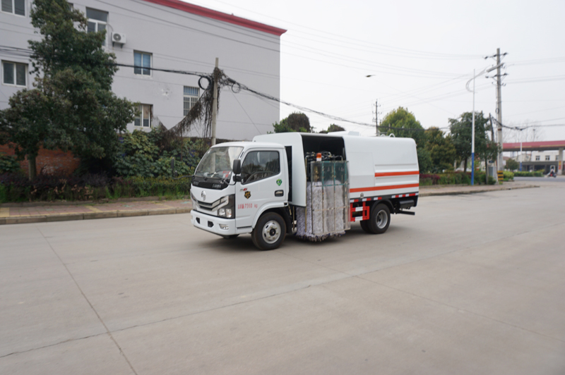 中潔牌XZL5070GQX6型護(hù)欄清洗車(chē)