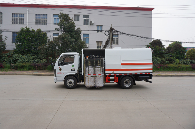 中潔牌XZL5070GQX6型護(hù)欄清洗車(chē)